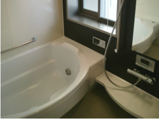 お掃除箇所例：浴槽や鏡、壁面,シャワー掛け,混合水栓、フローリング床