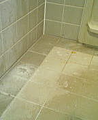床の汚れもこのレベルまで来ると複合汚れのため、普通のお掃除では対処しづらくなります。